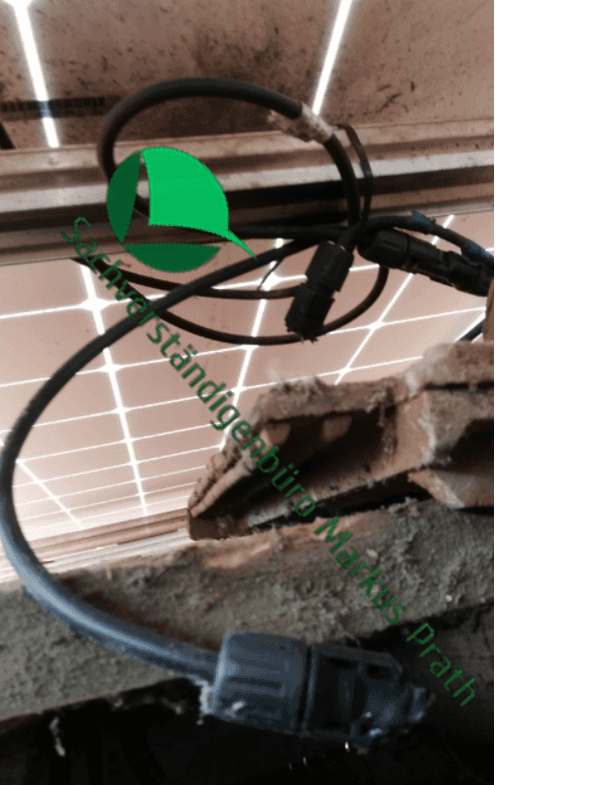 Vorgefundenes Schadensbild eines defekten Verbindungssteckers eines PV-Moduls